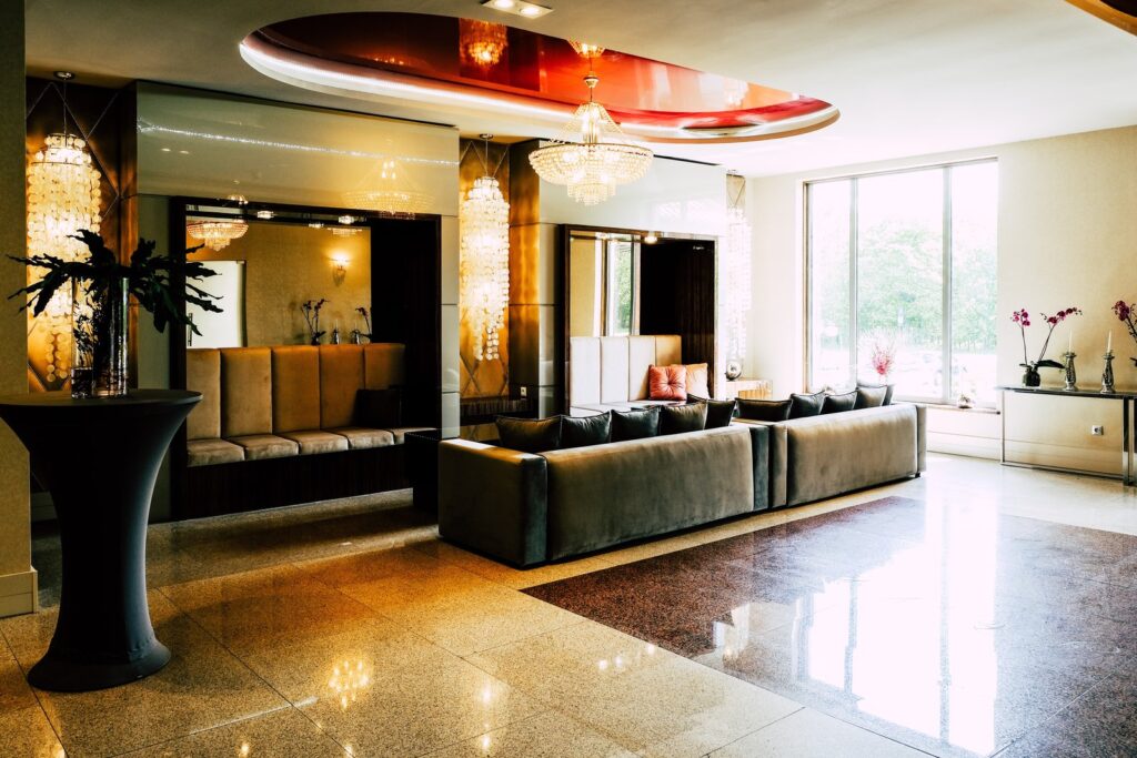 Hotel Delicjusz – recepcja i hol główny